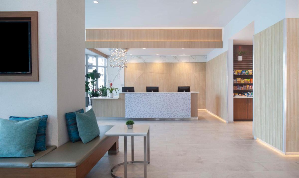 Embassy Suites By Hilton Sarasota - Housity