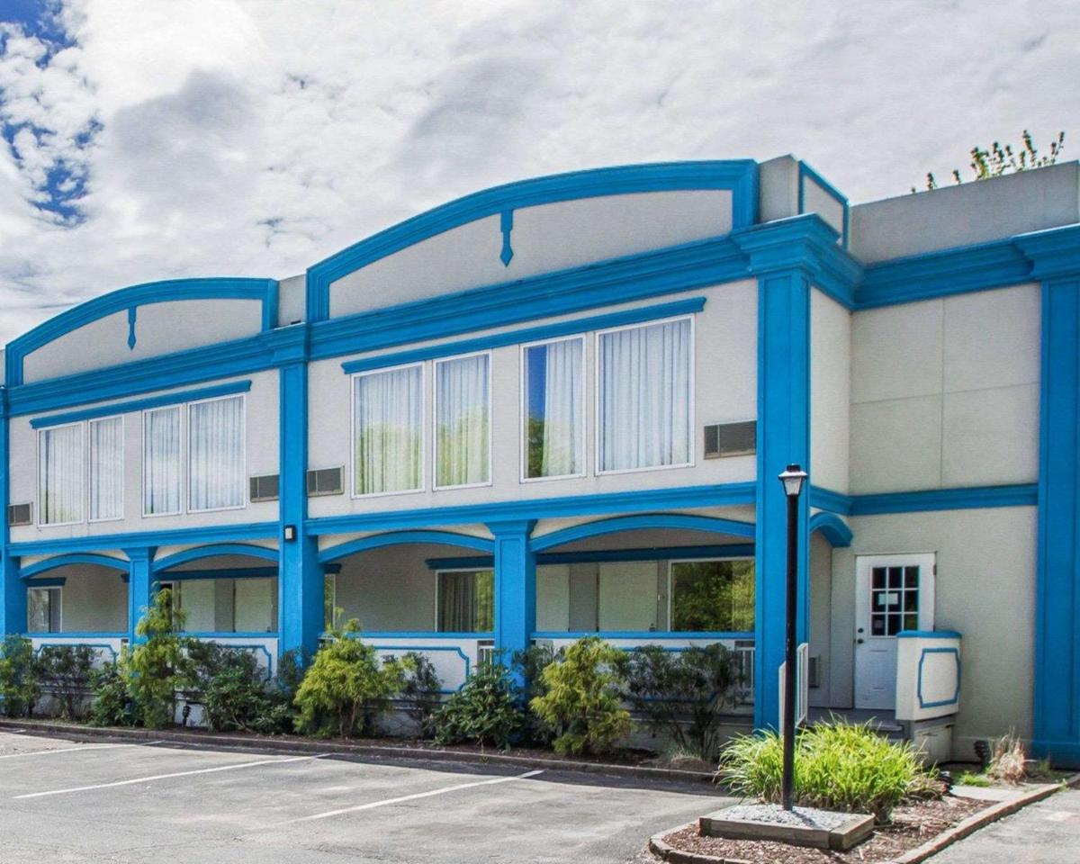Econo Lodge Inn & Suites Old Saybrook - Westbrook - Housity