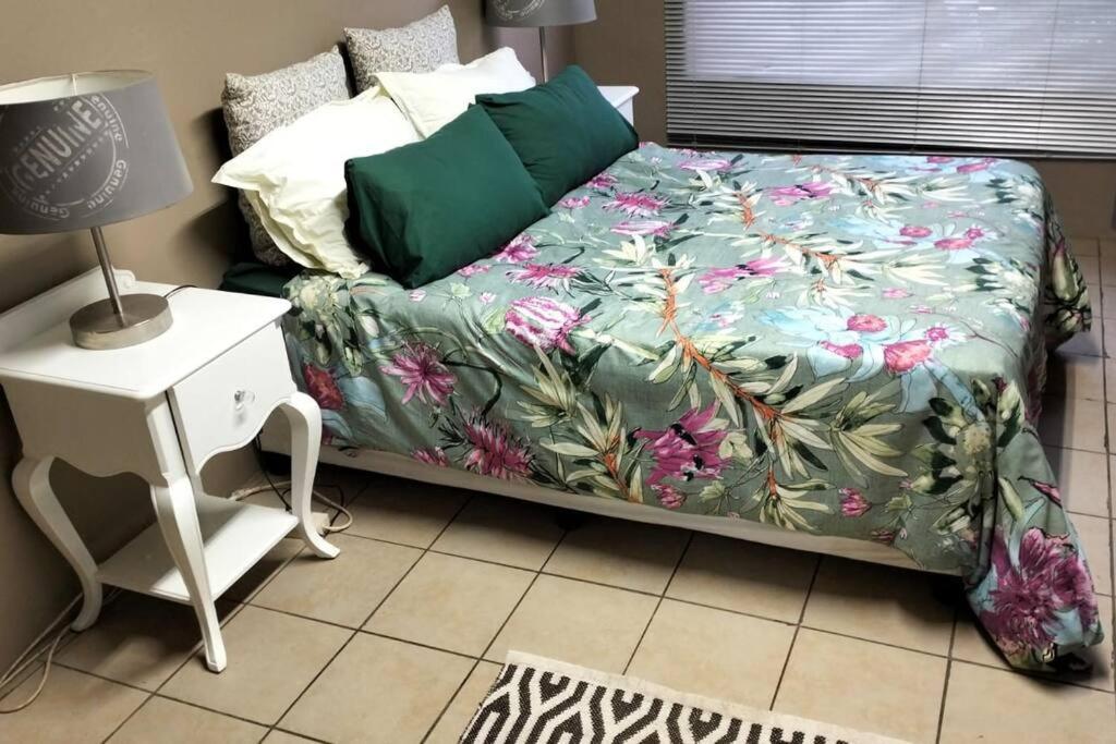 Guest Suite in Roodepoort with private access - Housity