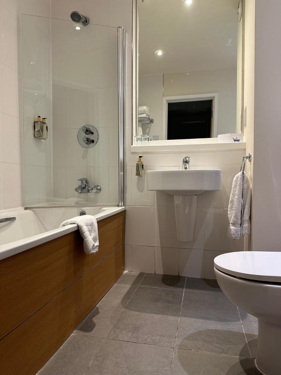 De Vere Cotswold Water Park Apartments - Housity