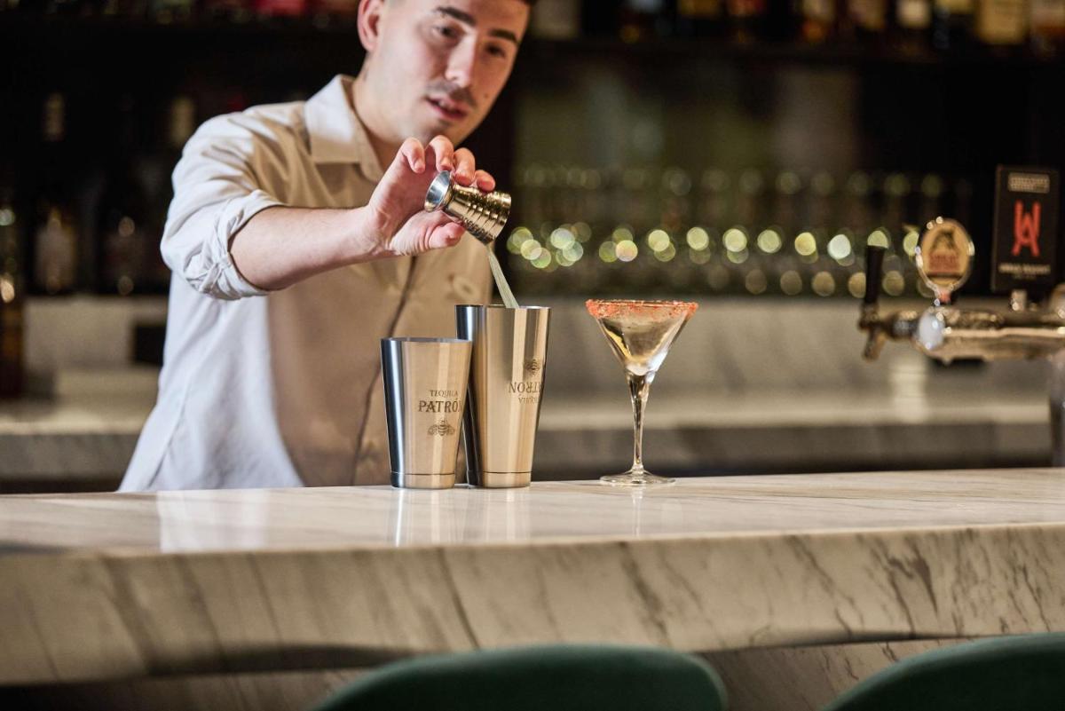 Vibe Hotel Melbourne Docklands - Housity
