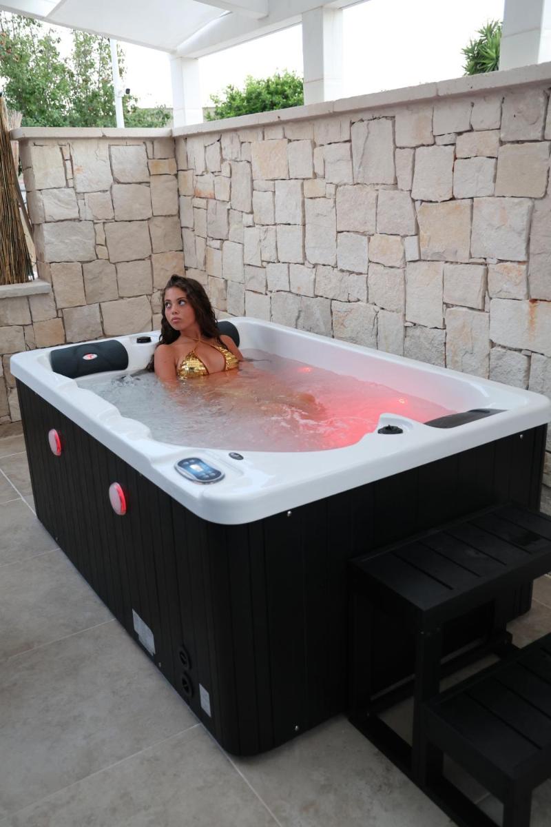 Hotel Mhami - Housity