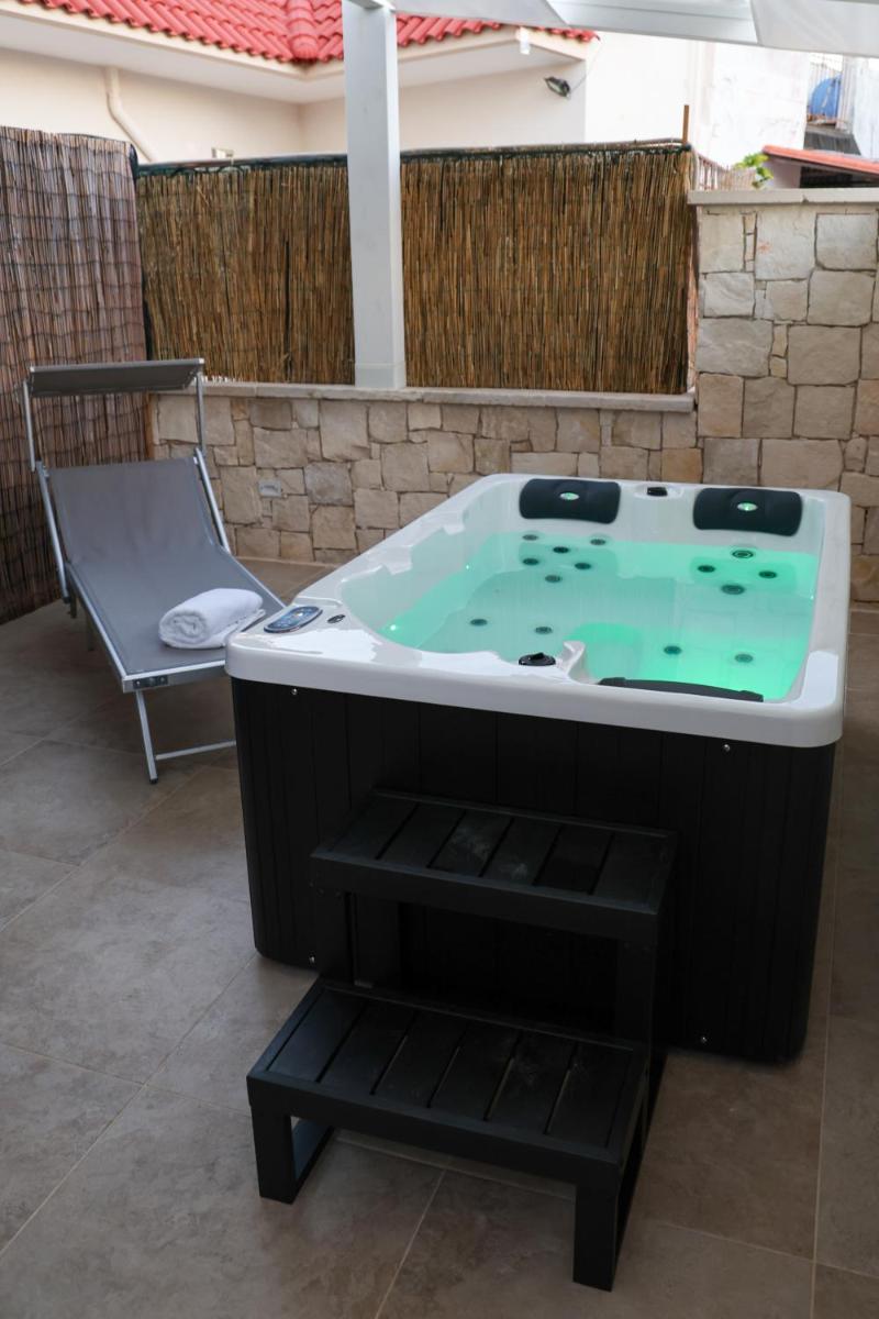 Hotel Mhami - Housity