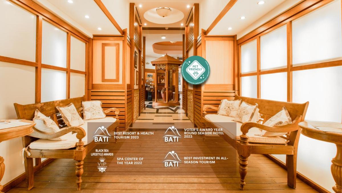 Emerald Beach Resort & Spa - Housity