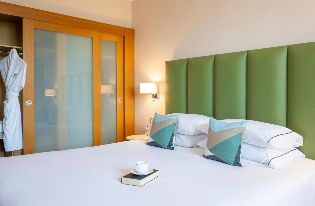 Cama o camas de una habitación en Hesperia Barcelona Sant Just