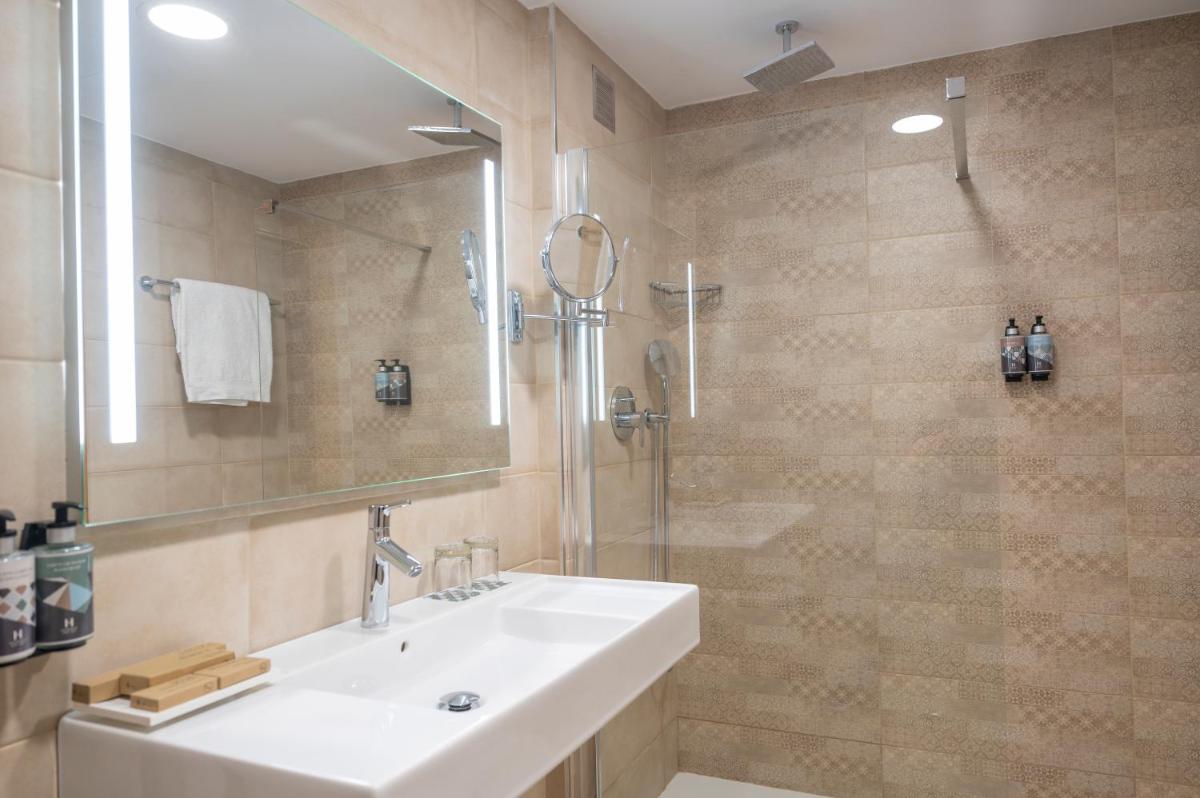 Un baño de Hesperia Barcelona Sant Just