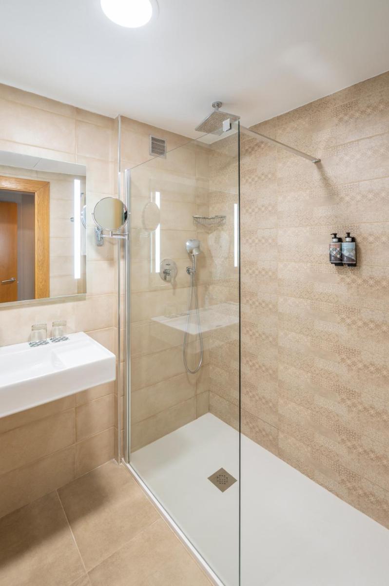 Un baño de Hesperia Barcelona Sant Just