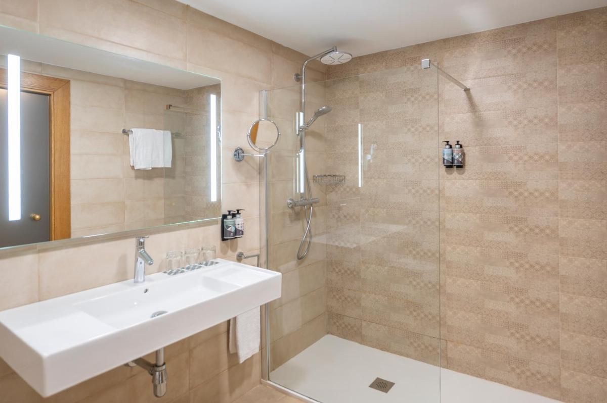 Un baño de Hesperia Barcelona Sant Just