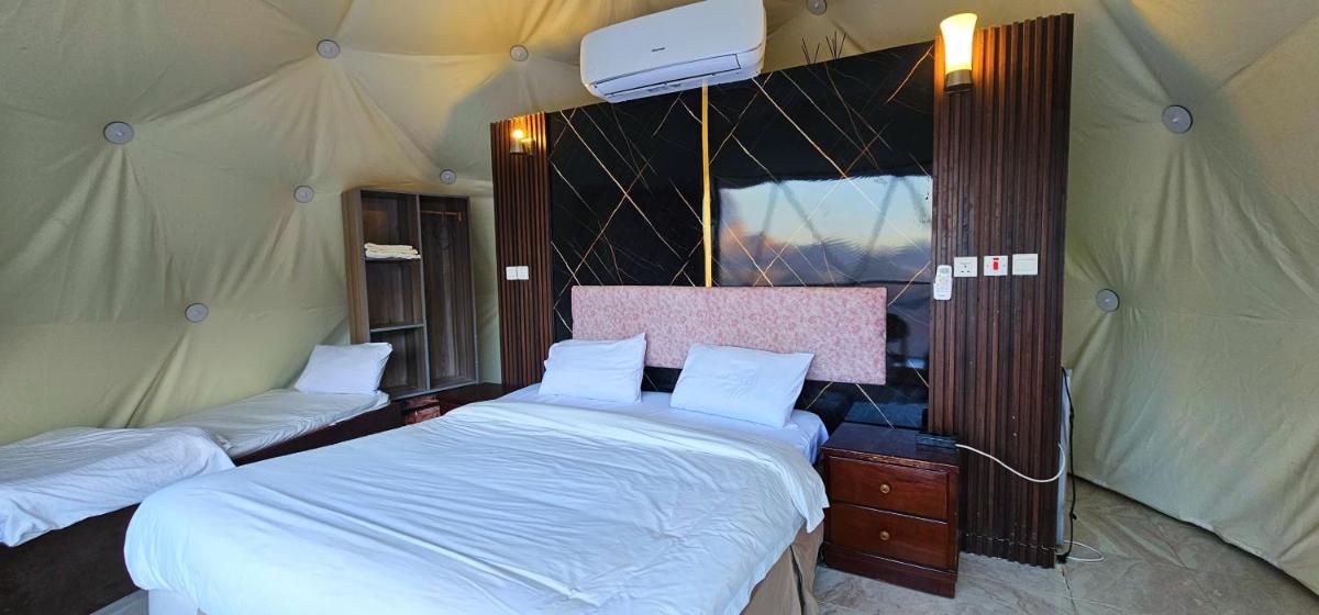Rum Plaza Deseret Camp - Housity