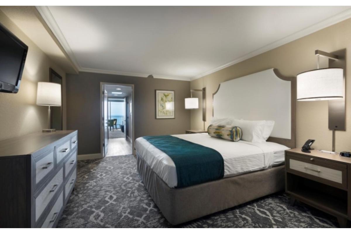 Breakers Resort Hotel - Housity