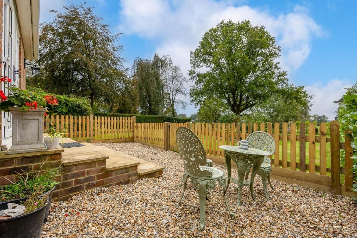 Countryside Cottage with Stunning Views - Housity