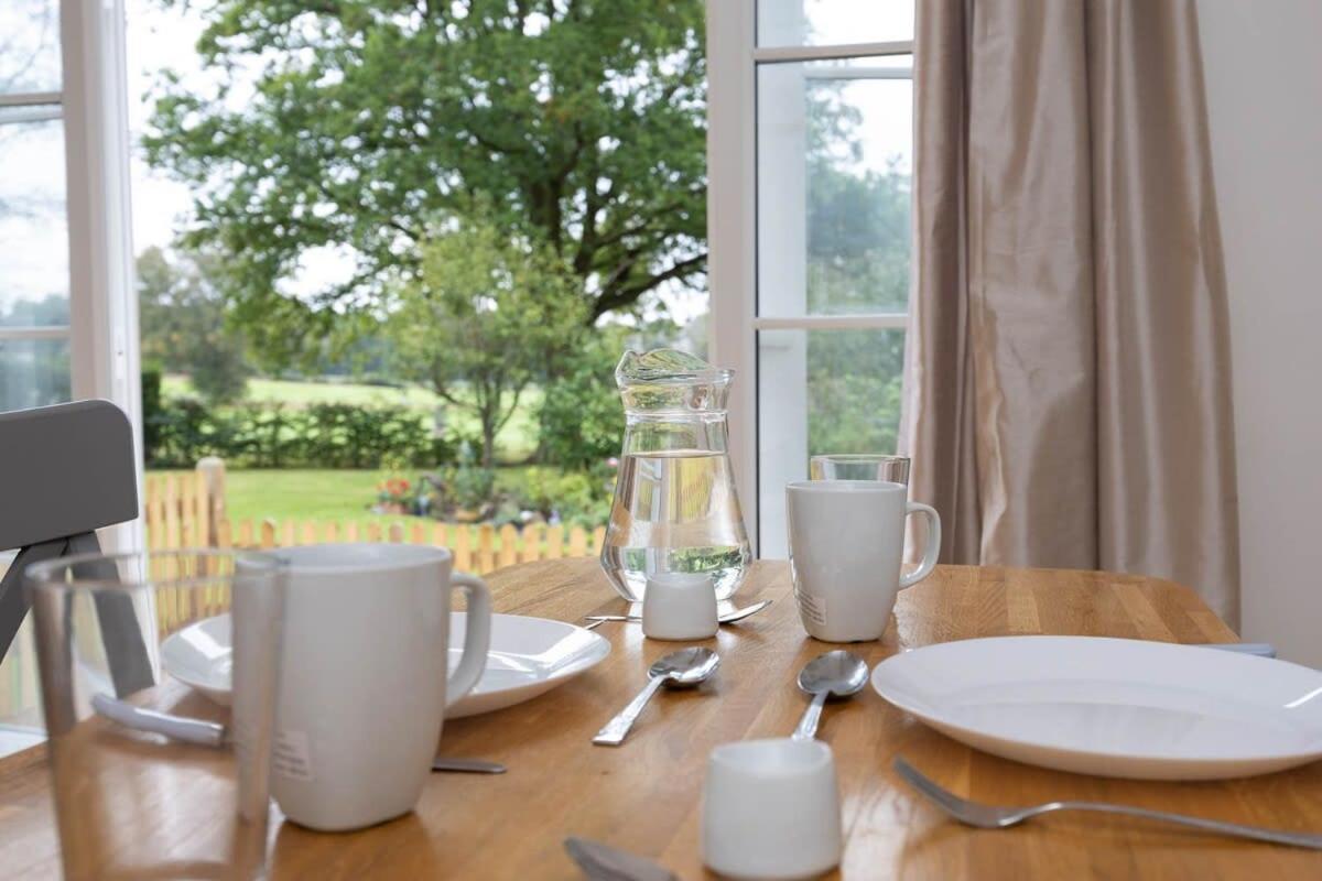 Countryside Cottage with Stunning Views - Housity