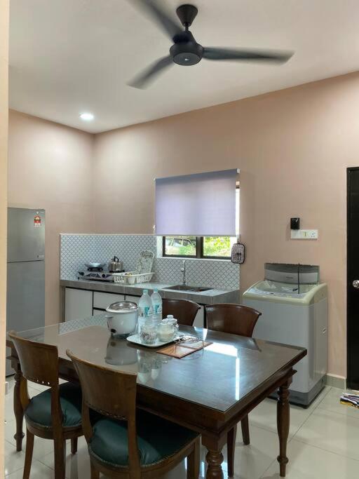 Homestay73 - Parit Raja - Housity