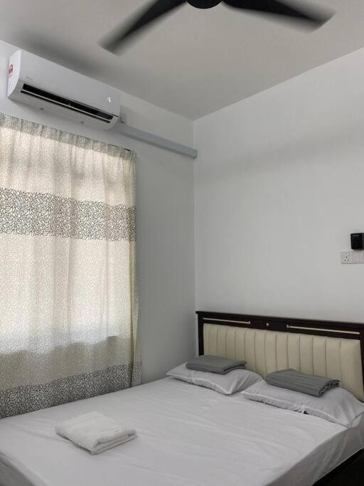 Homestay73 - Parit Raja - Housity