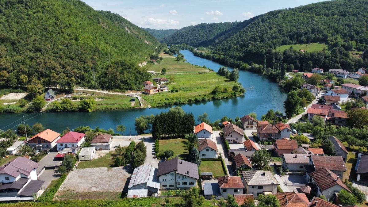 Riverside Resort Una - Housity