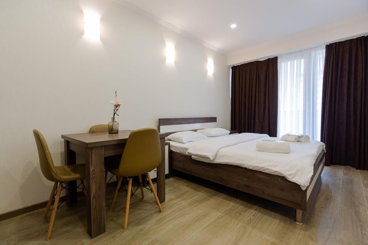 Stylish Studio Apartment In The Center of Batumi - Housity
