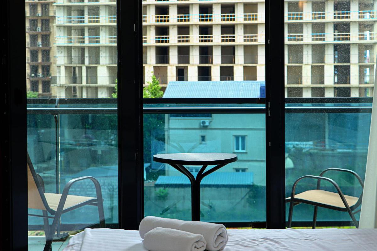 Stylish Studio Apartment In The Center of Batumi - Housity