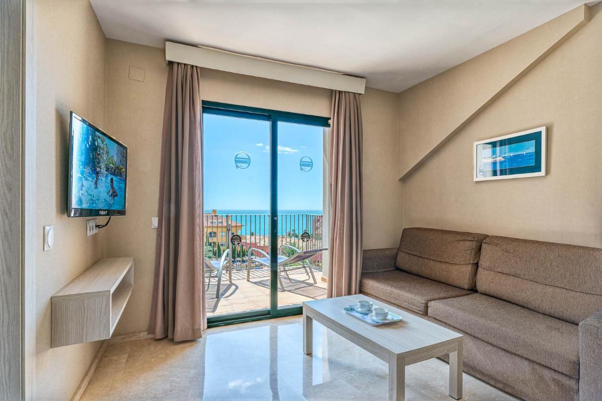 Una televisión o centro de entretenimiento en Benalmadena Palace Spa