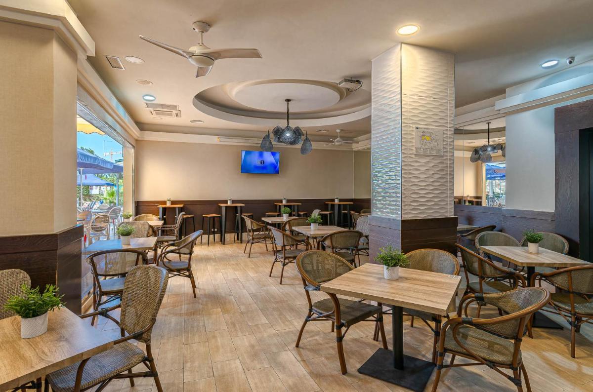 Un restaurante o sitio para comer en Benalmadena Palace Spa