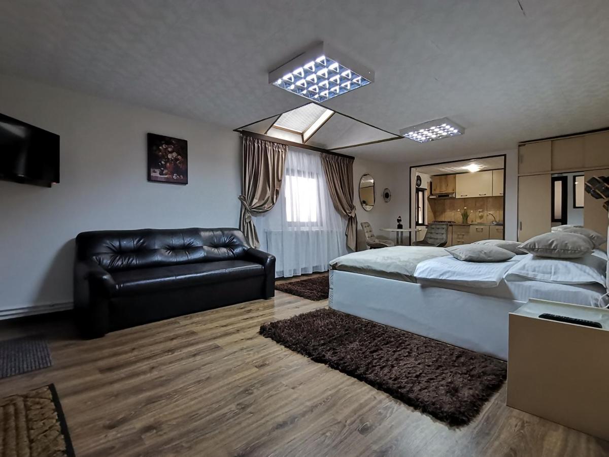 Shelby Accommodation -Adult Only- - Housity
