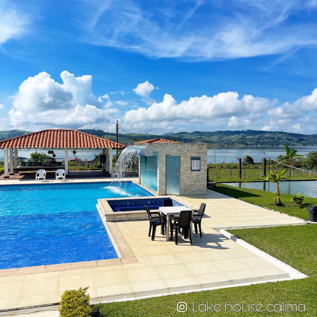 Lake House Calima II - Housity