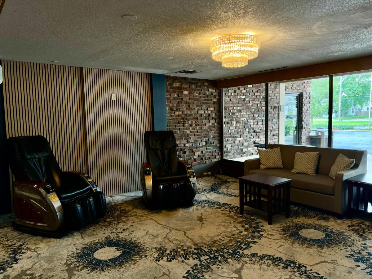 Pine Lake Resort and Banquets - Housity