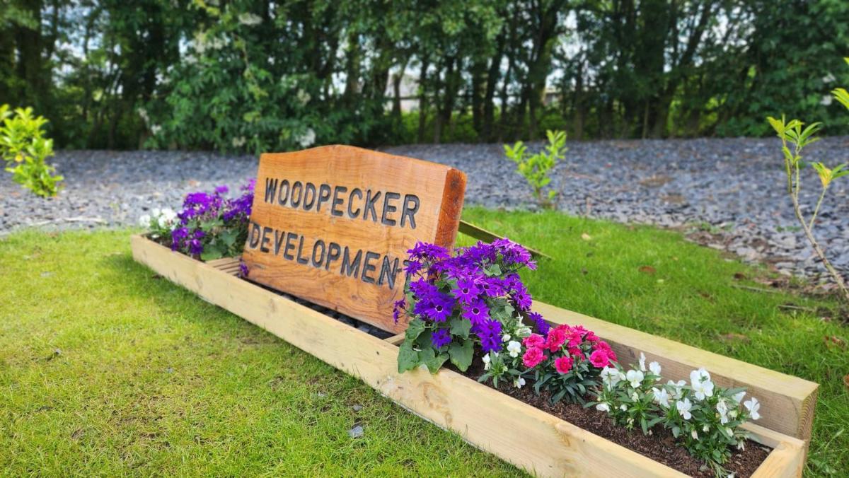 Hot Tub Lodge - York - Fishing Lakes - Free Parking - 5 Star Country Park - 5 - Housity
