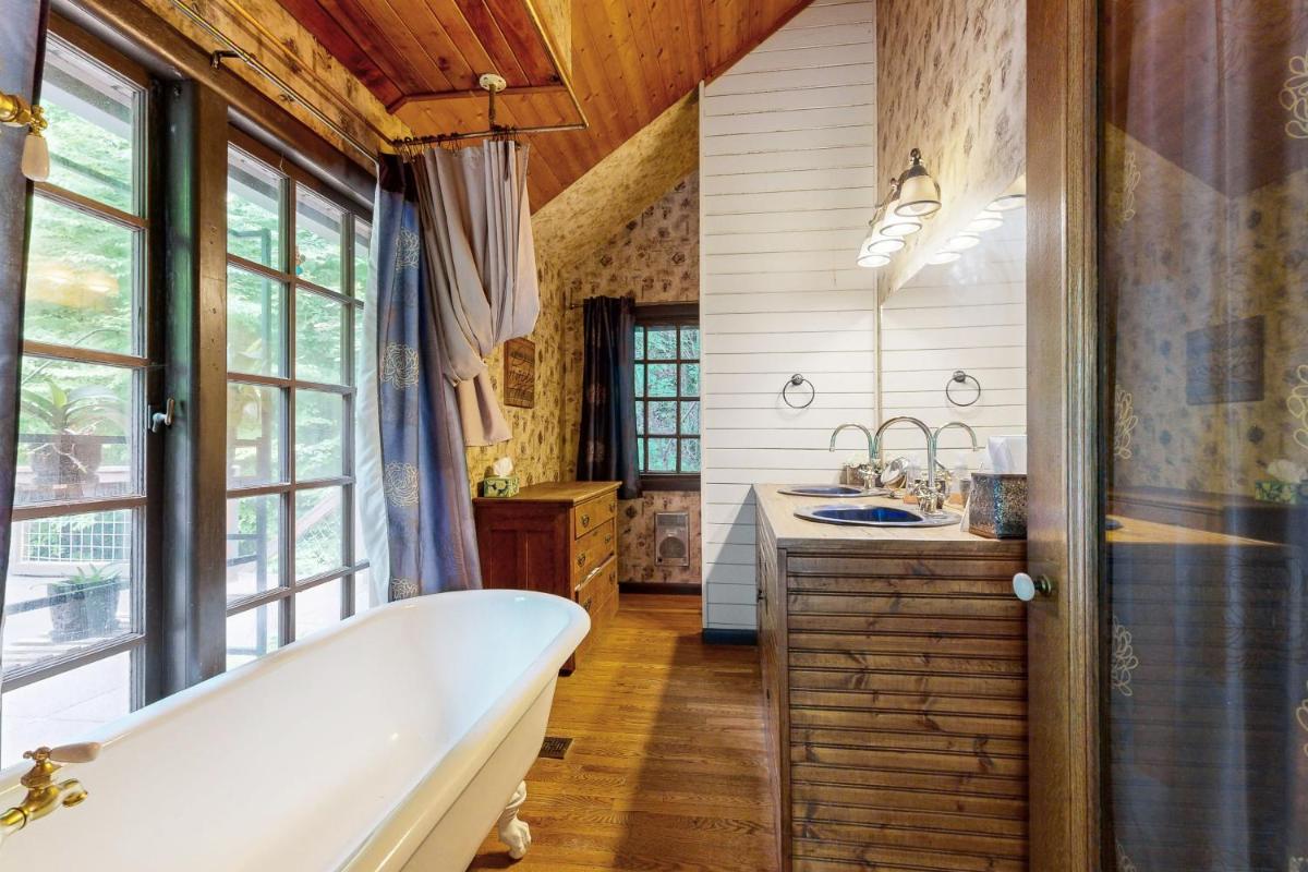 Fairview Mountain Retreat - Housity