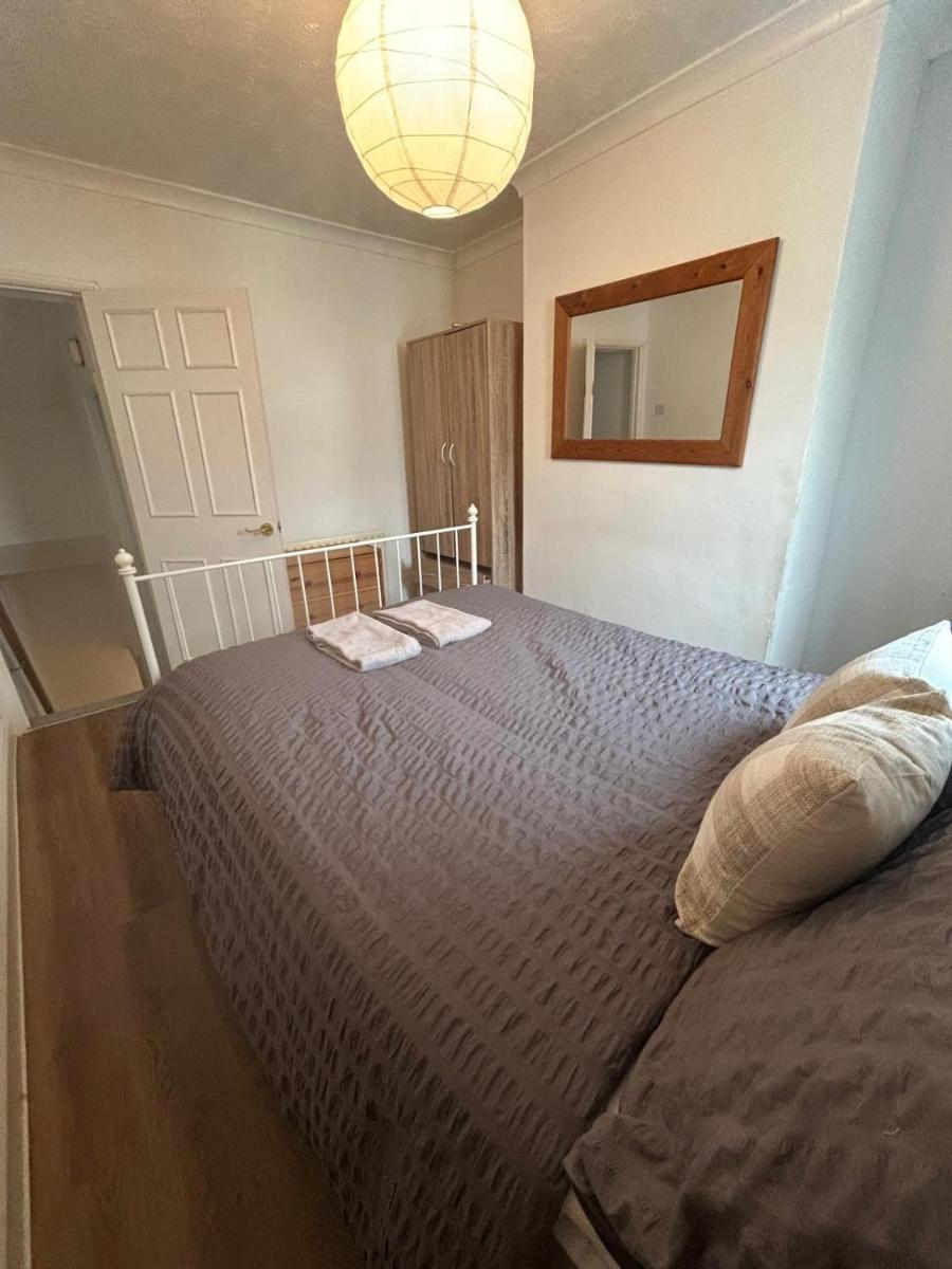 Central Cheltenham House - Sleeps 4/Pet friendly - Housity