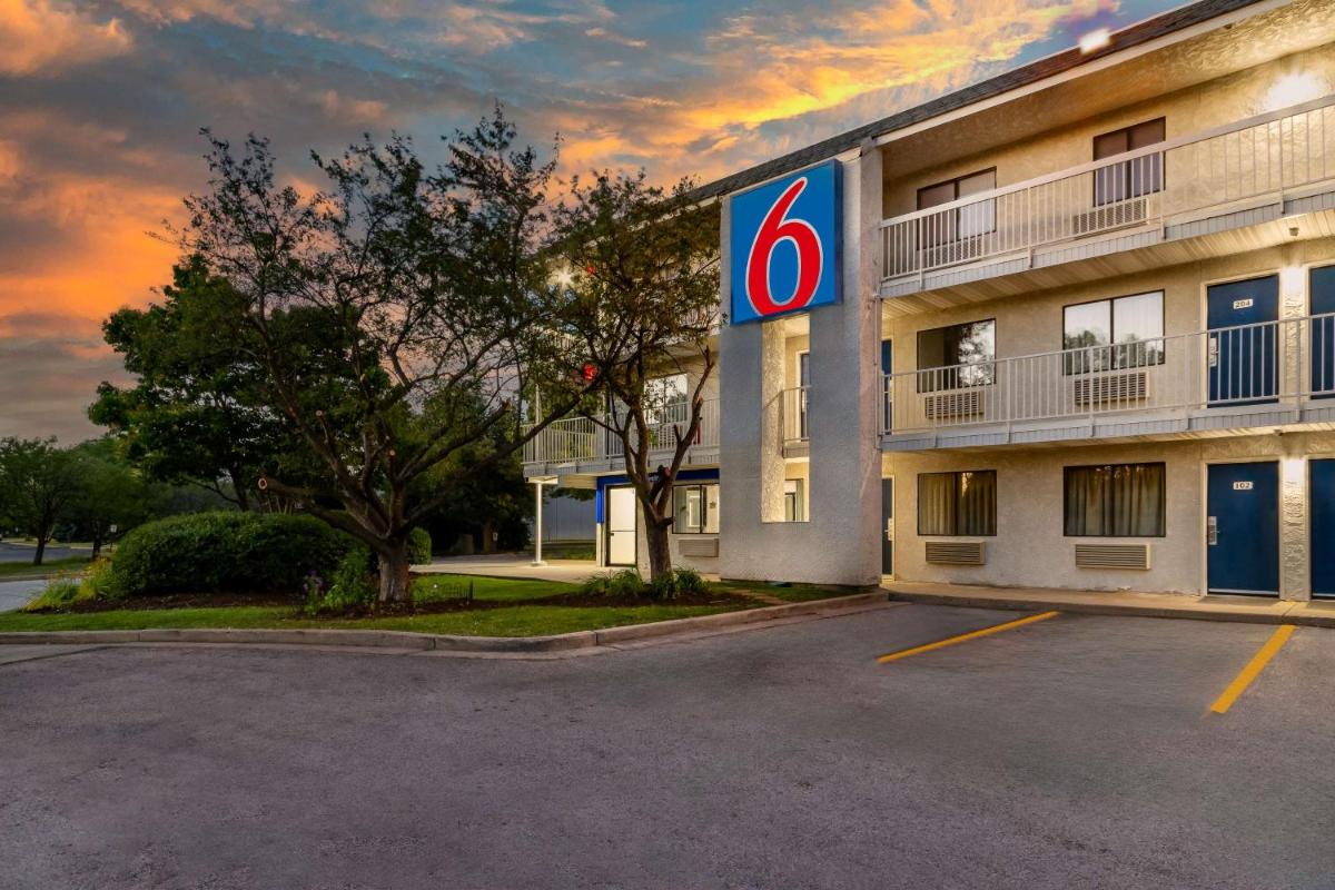 Motel 6-Rolling Meadows, IL - Chicago Northwest - Housity