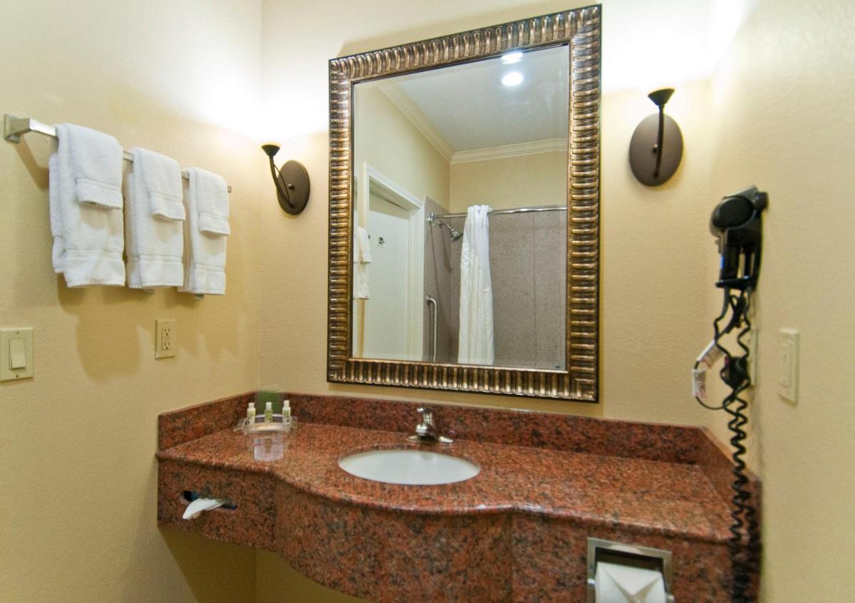 Lake Charles Hotel - Housity
