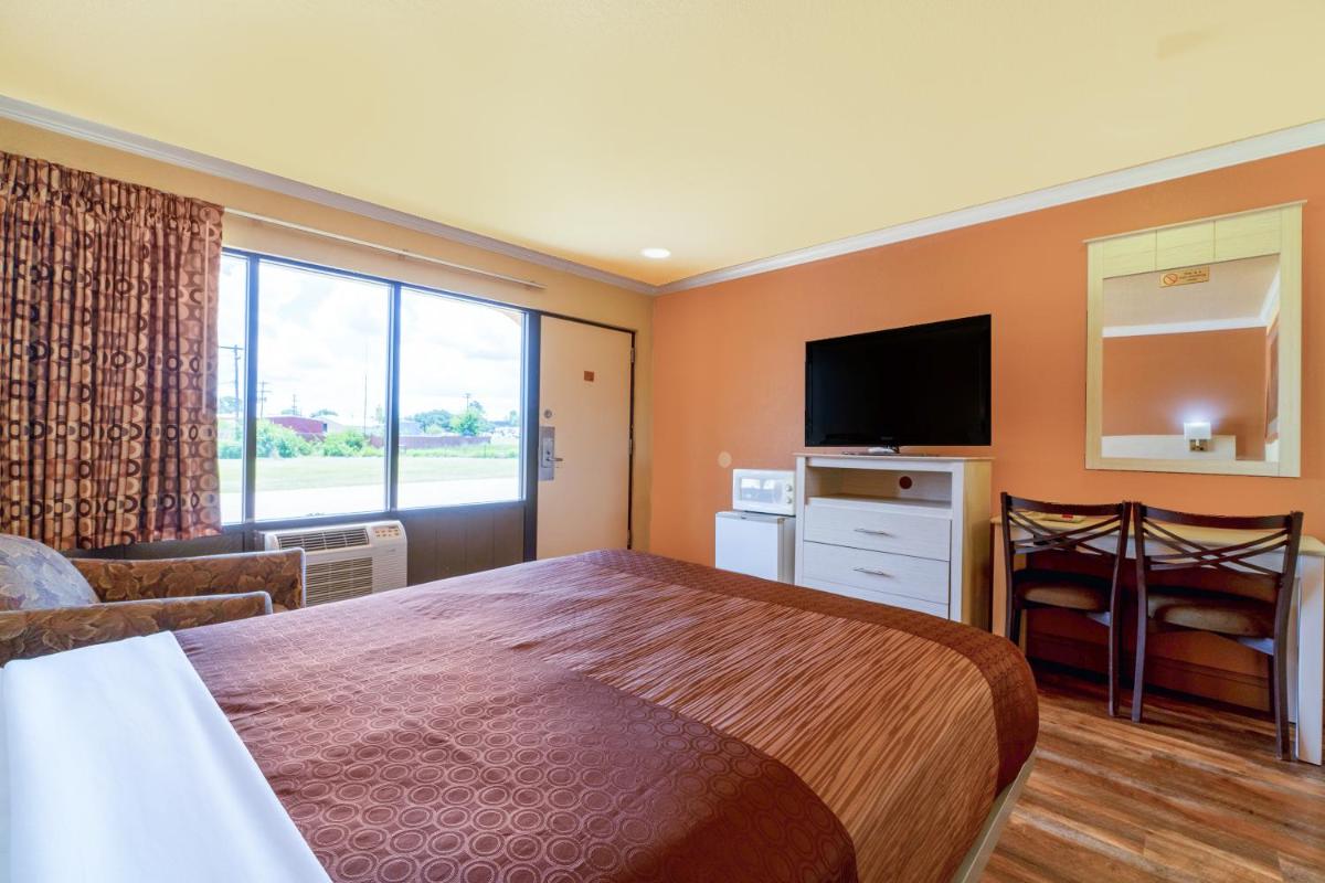 River Valley Motor Inn By OYO La Grange Texas - Housity
