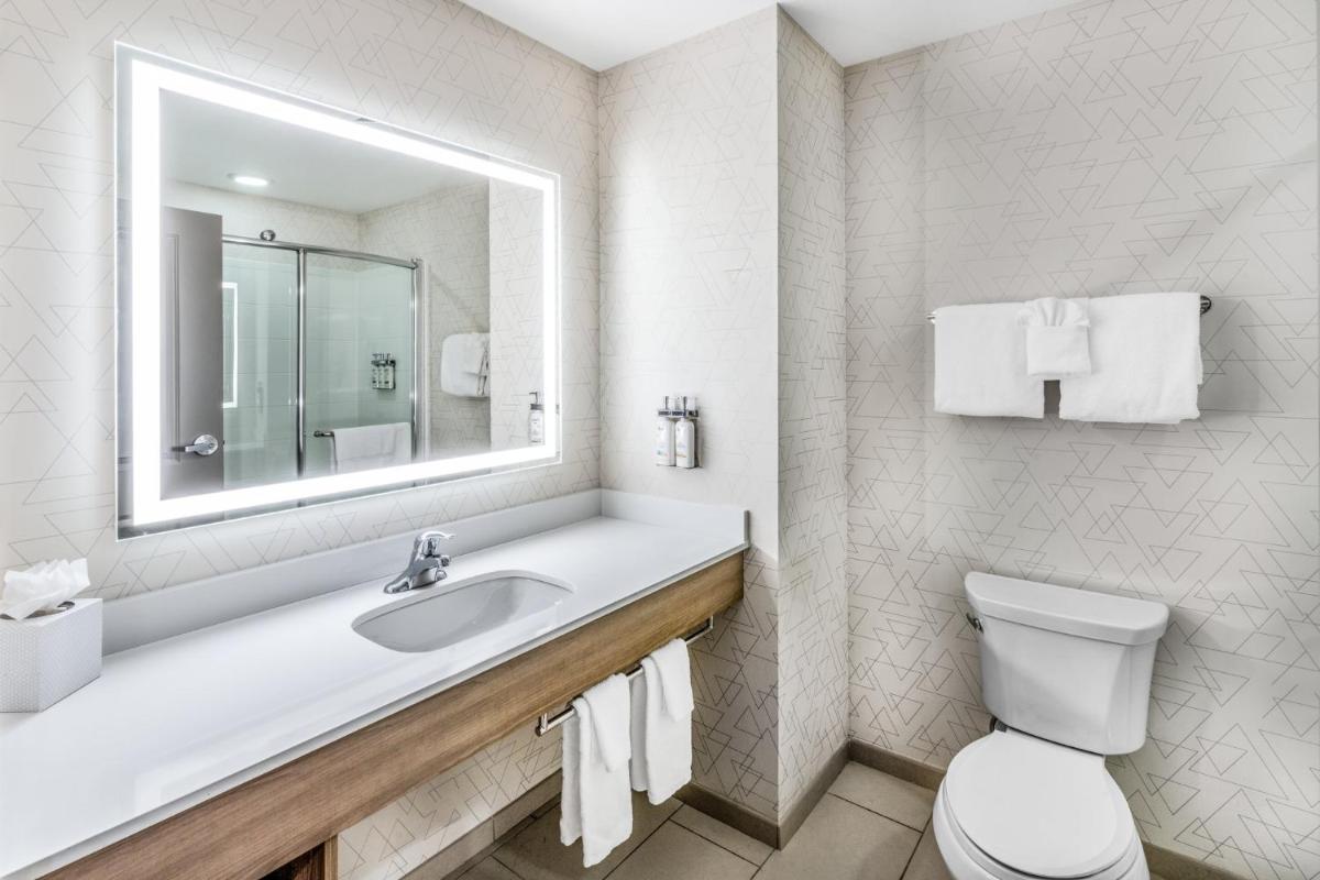 Holiday Inn Express - Colorado Springs - First & Main by IHG - Housity