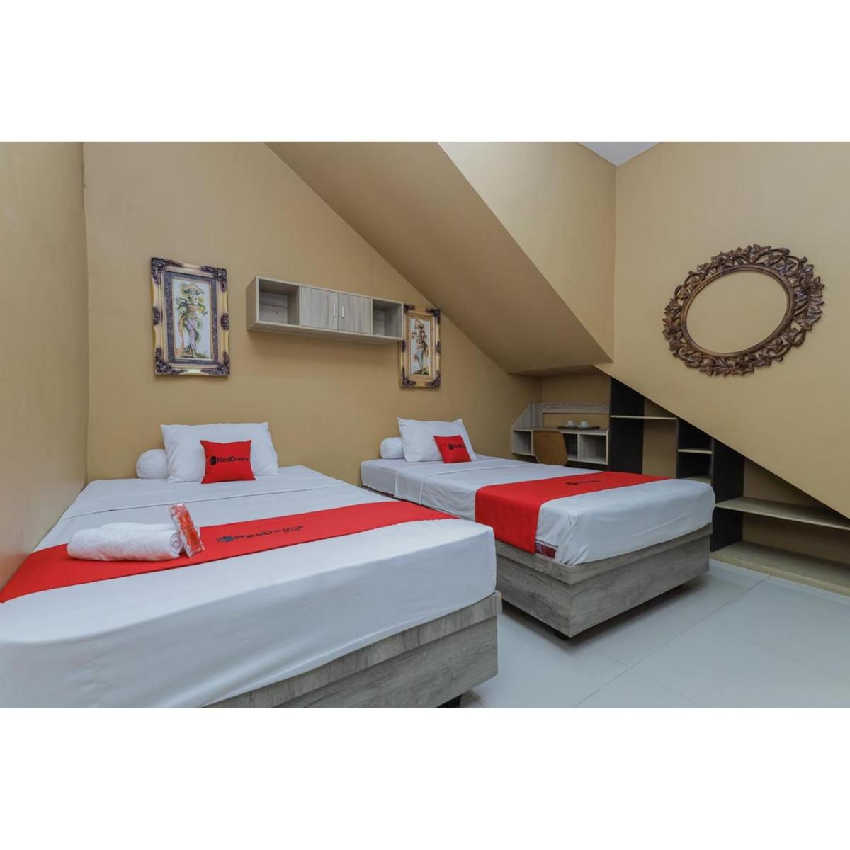 Reddoorz Syariah at House Of Melati Kepanjen - Housity