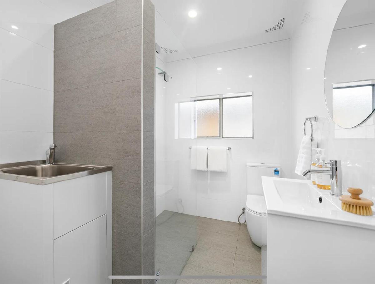 Suitetrails - Coogee Sunrise shared Apt with Balcony & Work Desk