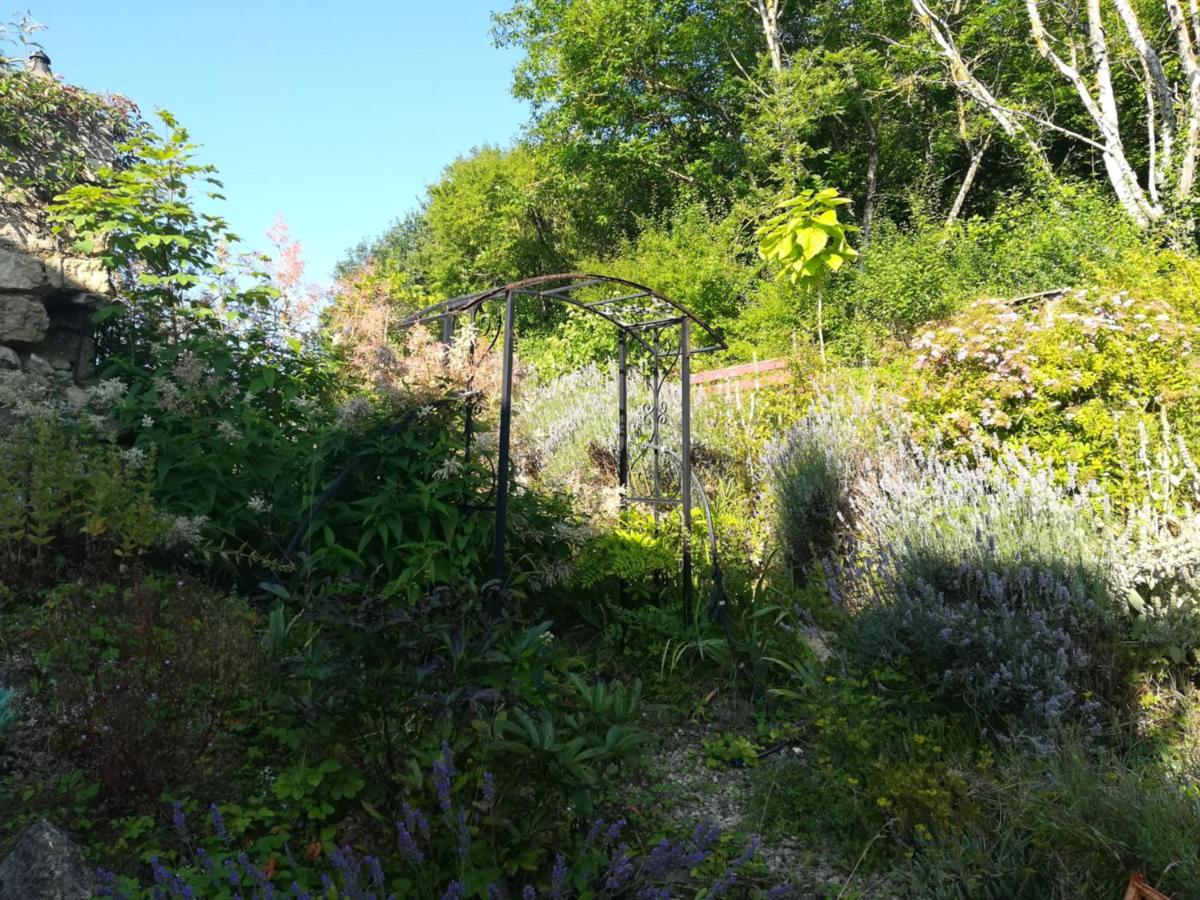Apiculteur loue 2 chambres dans cadre verdoyant - Housity