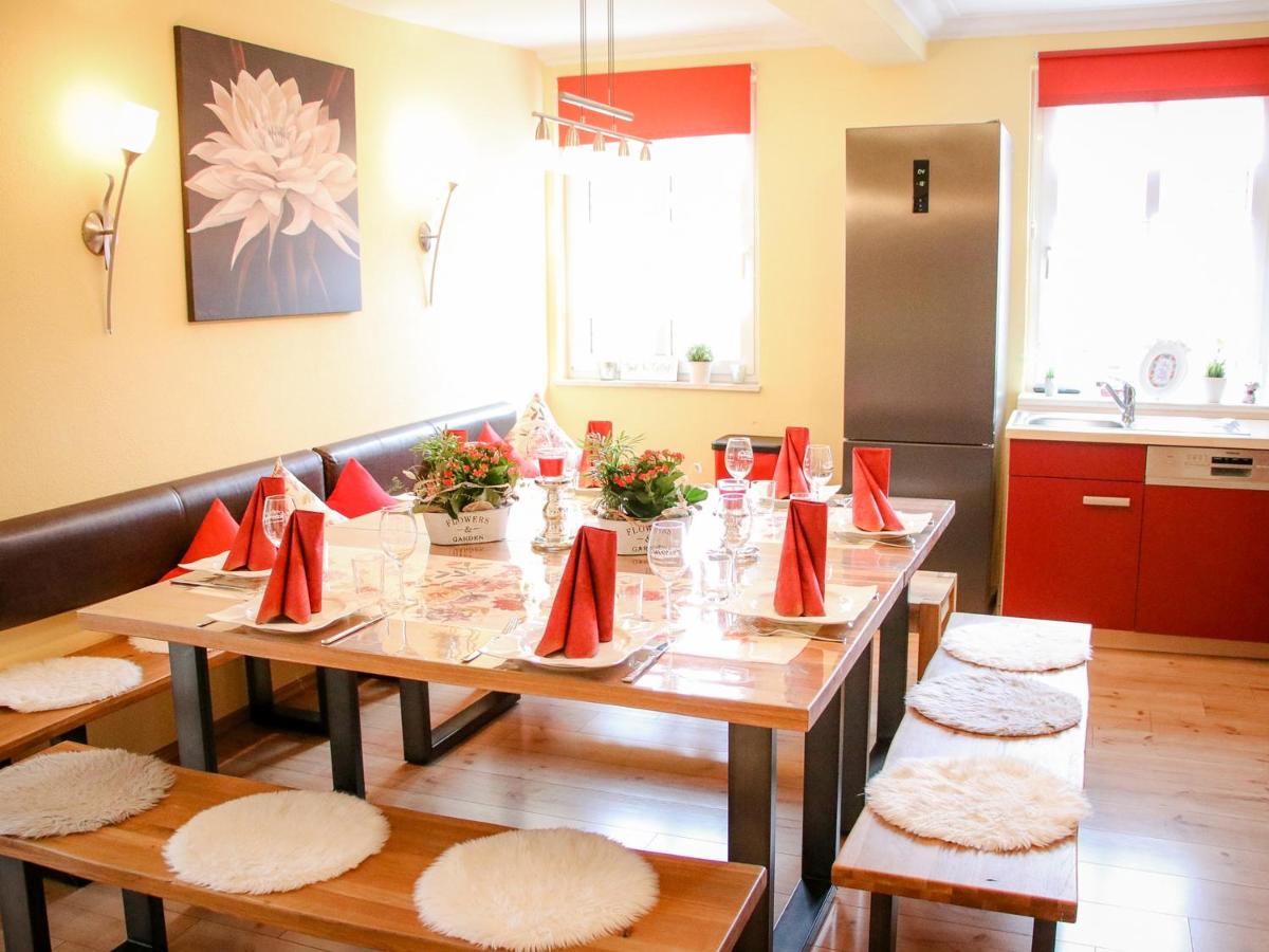 XXL-Ferienwohnung Blumenwiese - Housity