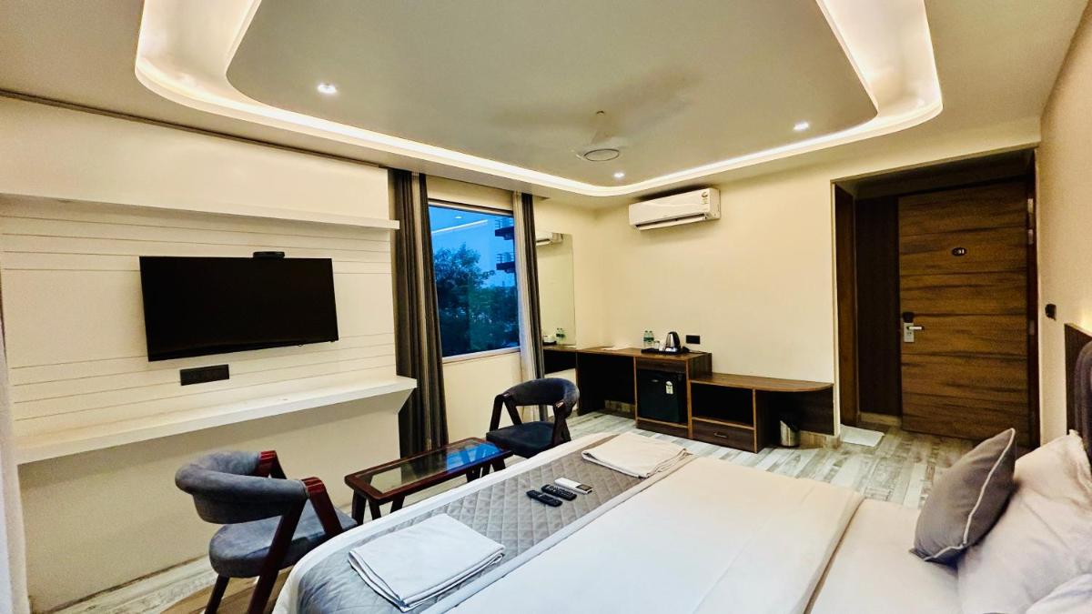 Raksha Suites & Banquet Greater Noida - Housity