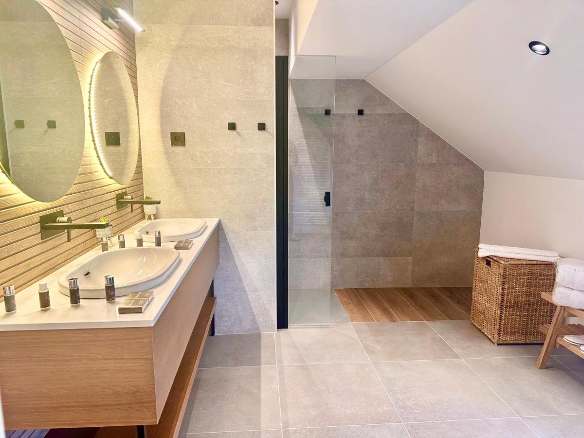 Salle de bains dans l'établissement Les Rêveries du Clos POMMARD Vignes & SPA& Dégustation