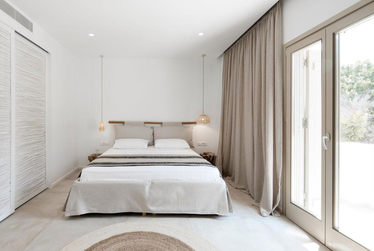 Luxury Milos Apartment Superior Suite 1 Bedroom Well Furnished Interior Adamanta - Housity