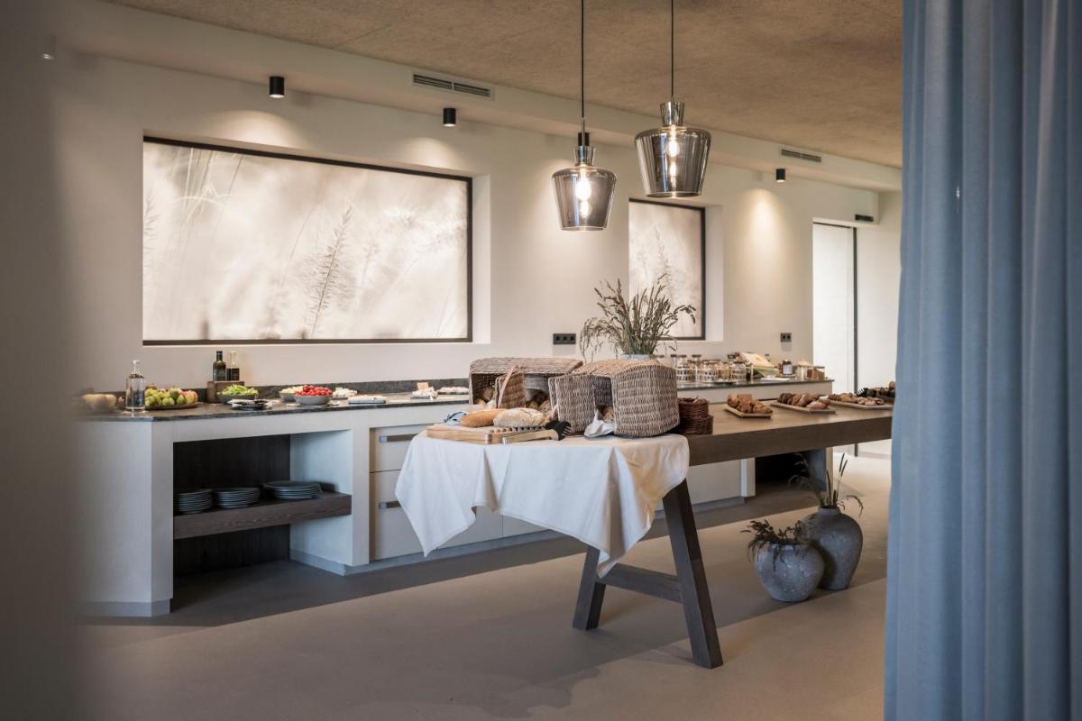 Hotel Patris - Housity