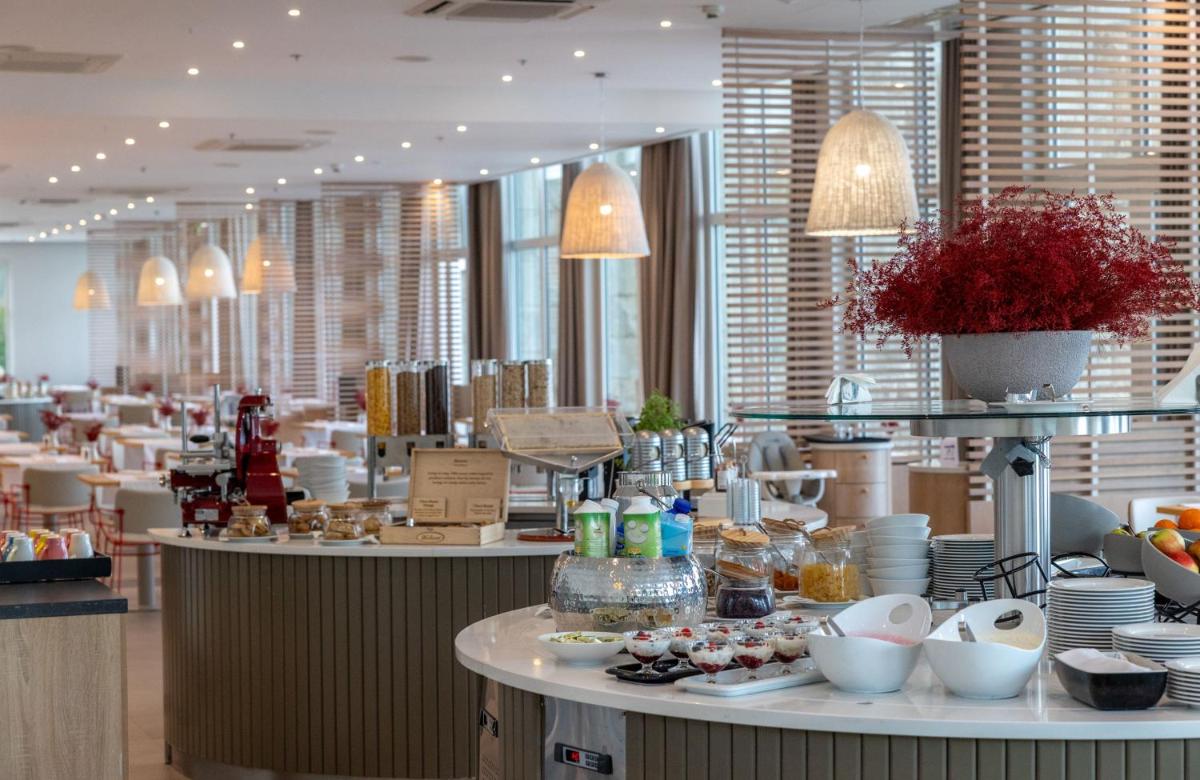 Bluesun Hotel Jadran - Housity