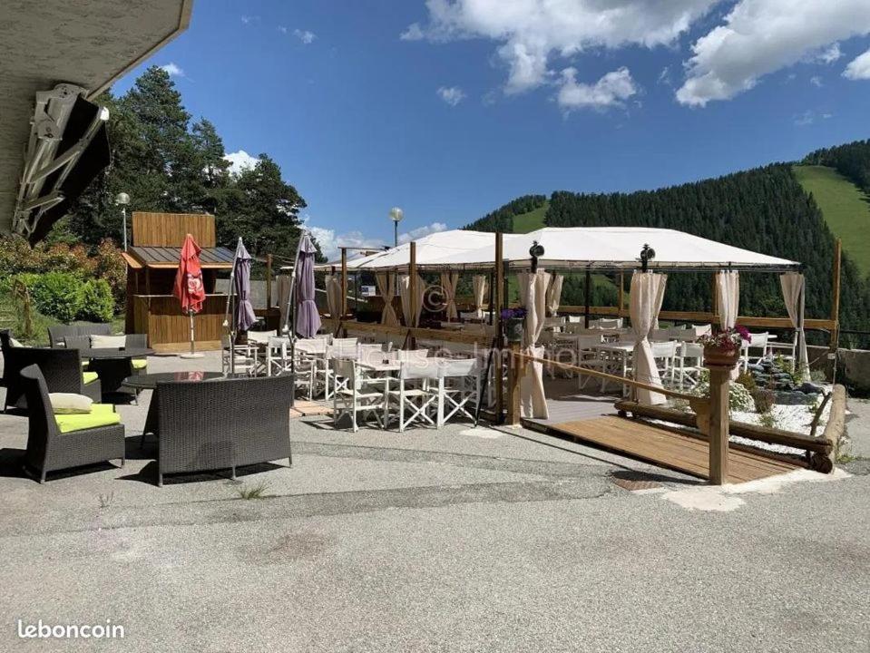 Vue générale sur la montagne ou vue sur la montagne depuis l'appart'hôtel
