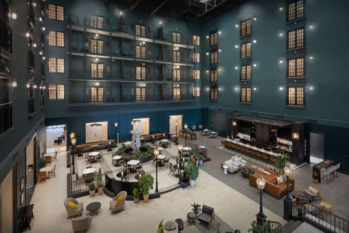DoubleTree Suites by Hilton Lexington - Housity