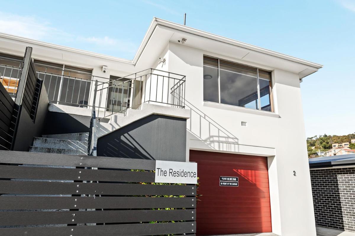 Residence at 165 Great for large groups Sleeps 11 - Housity