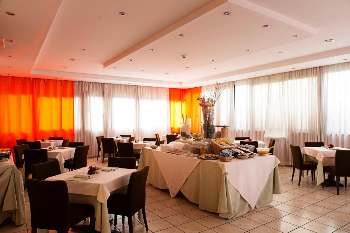 Hotel President Pomezia - Housity