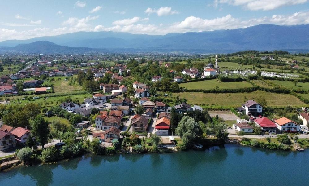 Riverside Resort Una - Housity