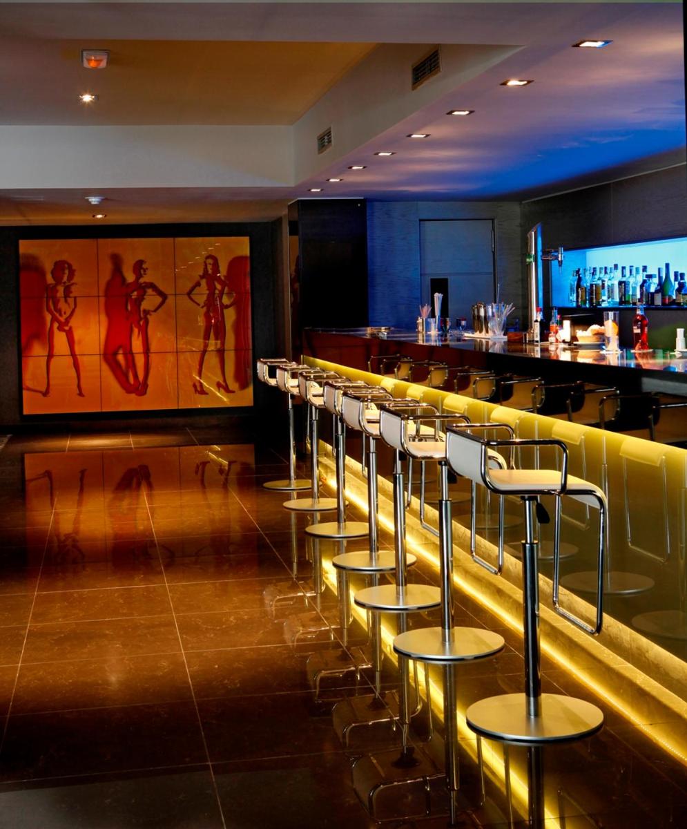 El salón o zona de bar de H10 Gran Tinerfe - Adults Only