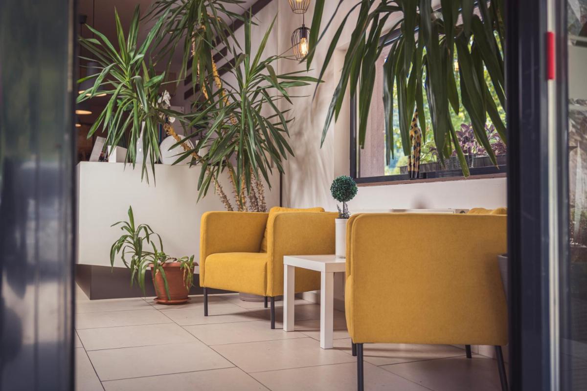 Hotel Tazz - River Front Oasis Collection - Housity