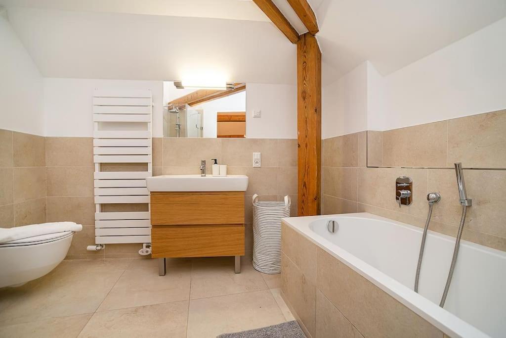 Fantastic Attic Apt with big Terrace - Housity